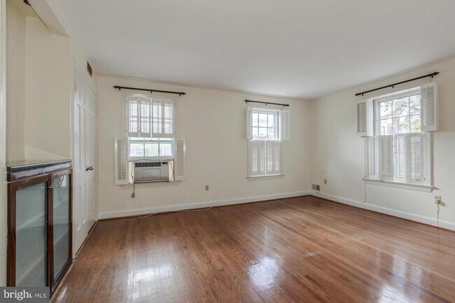 Building Photo - 1401 35th St NW