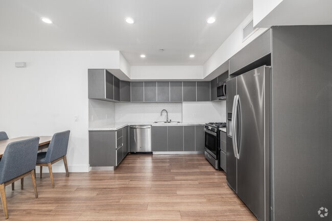3BR, 2BA - 1,081SF - Kitchen - 1450 S Barrington Ave