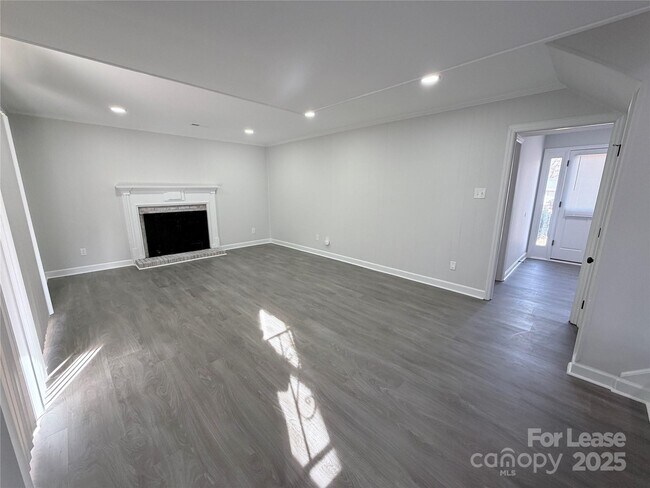 Building Photo - 6207 Eagle Peak Dr