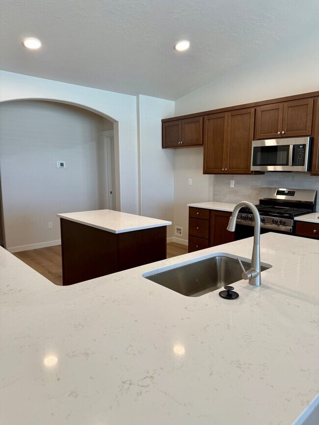 Building Photo - Welcome home! 4 bed 2 bath in Caldwell Idaho