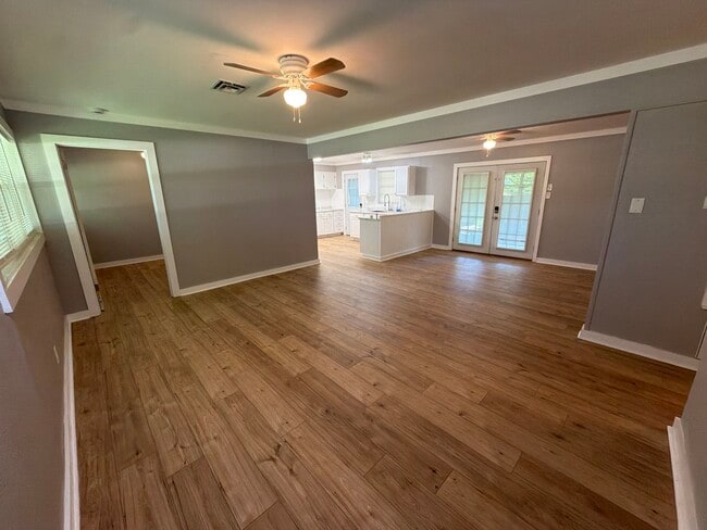 Building Photo - 1610 Dudley Ln