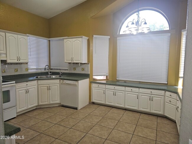 Building Photo - 5045 W Topeka Dr