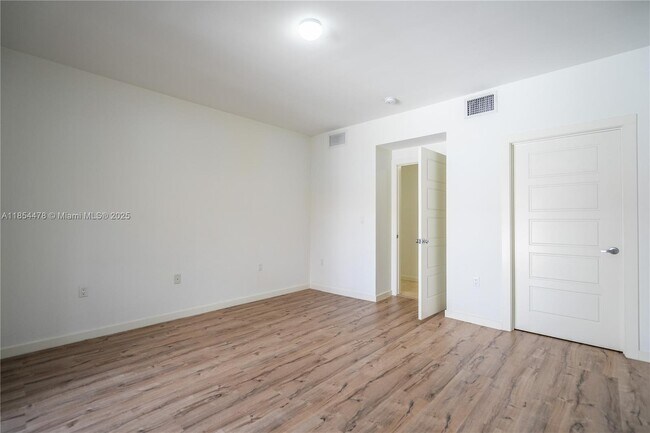 Building Photo - 300 Majorca Ave