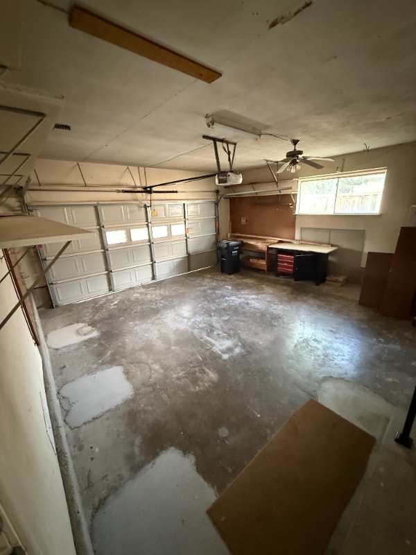 Building Photo - 2420 Pinehurst Ln