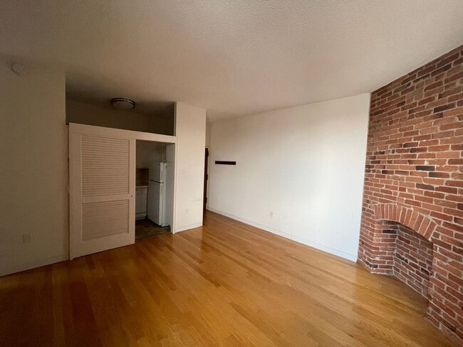 Building Photo - A one bedroom, one bath apartment located on the 5th floor of The Cairo in the heart of DuPont Ci...