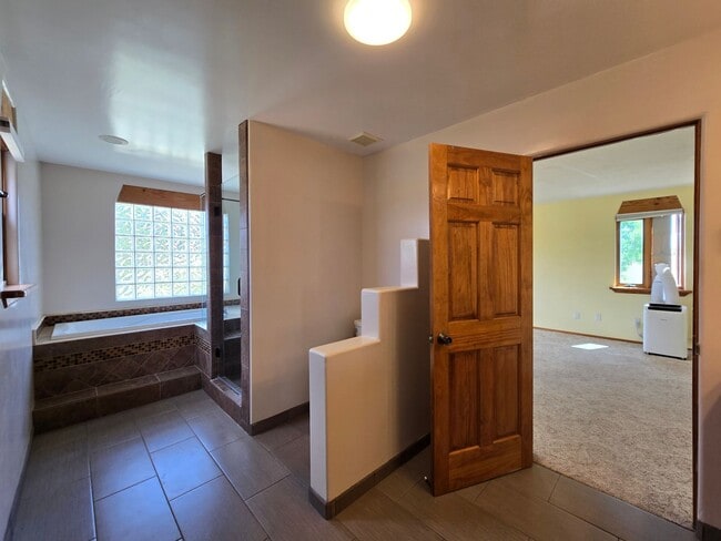 Building Photo - 19 Camerada Rd