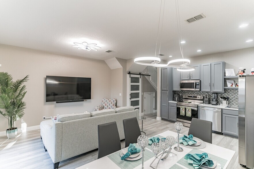 Building Photo - 2468 Caravelle Cir