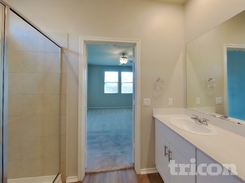 Building Photo - 5221 Saddle Clb Dr