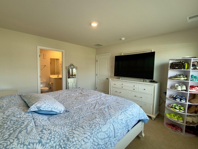 Building Photo - 61 New England Dr