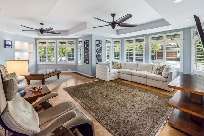 Building Photo - Private Beach Access, Pool, AC, Kailuana Loop
