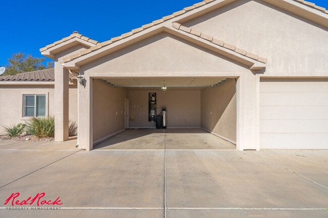 Building Photo - 484 N 2480 W