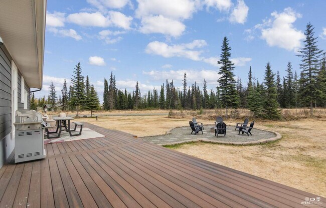 Building Photo - SEASONAL RANCH HOME