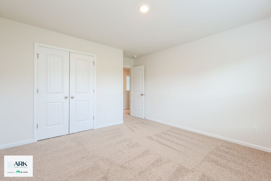 Building Photo - 2106 Southlea Dr