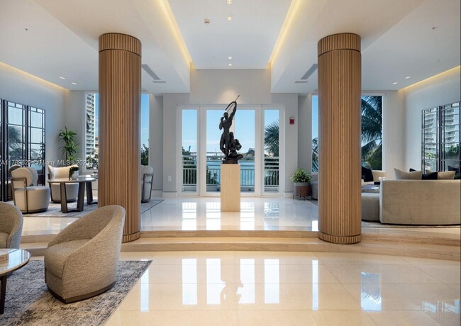 Building Photo - 888 Brickell Key Dr