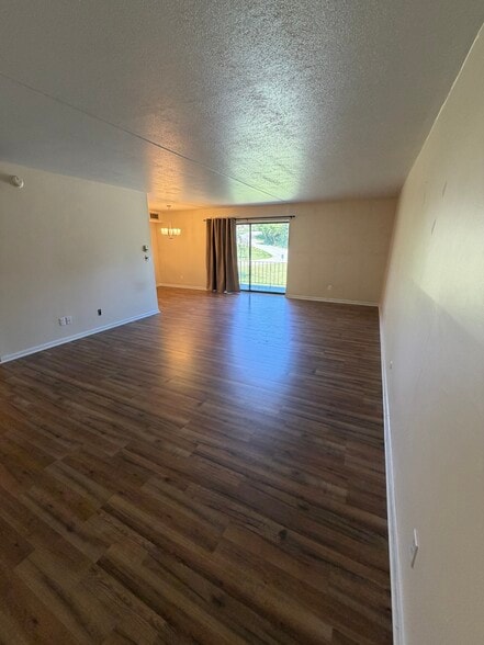 Building Photo - 1325 Forest Green Dr