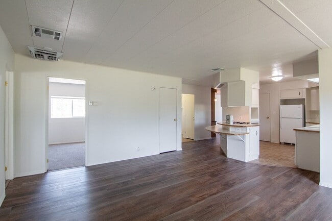 Building Photo - $500 MOVE IN SPECIAL Manufactured Home for Rent in Redding CA | 1 Acre, Large Deck, Pet Friendly