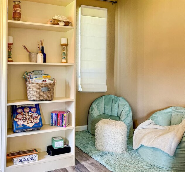 Building Photo - 262 Mantle Rd