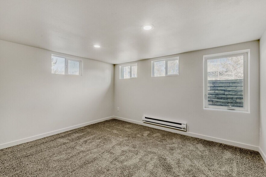 Building Photo - 946 Pratt St