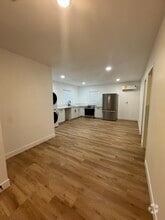 Building Photo - 1032 E Hassett Ave