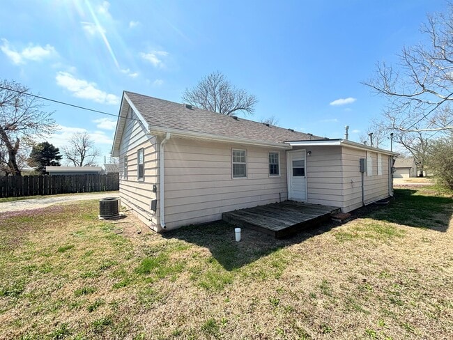 Building Photo - 514 Eshelman St