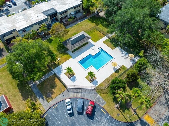 Building Photo - 8745 SW 137th Ave