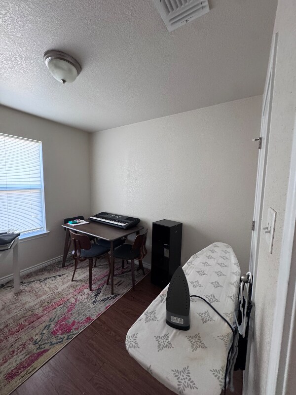 Building Photo - 1718 risen