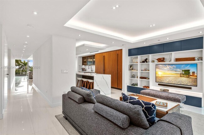 Building Photo - 2627 S Bayshore Dr