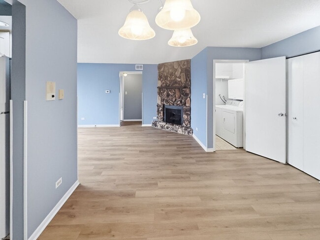 Building Photo - 13616 Royal Ct