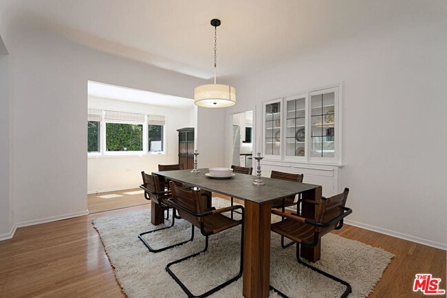 Building Photo - 9015 Rosewood Ave