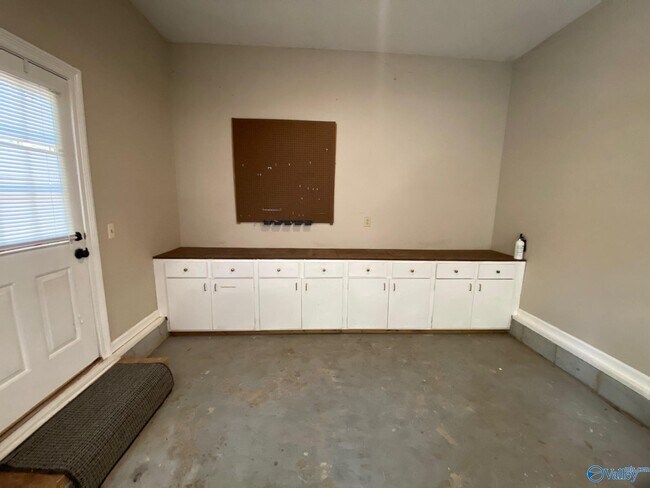 Building Photo - 10103 Shadow Wood Dr SE