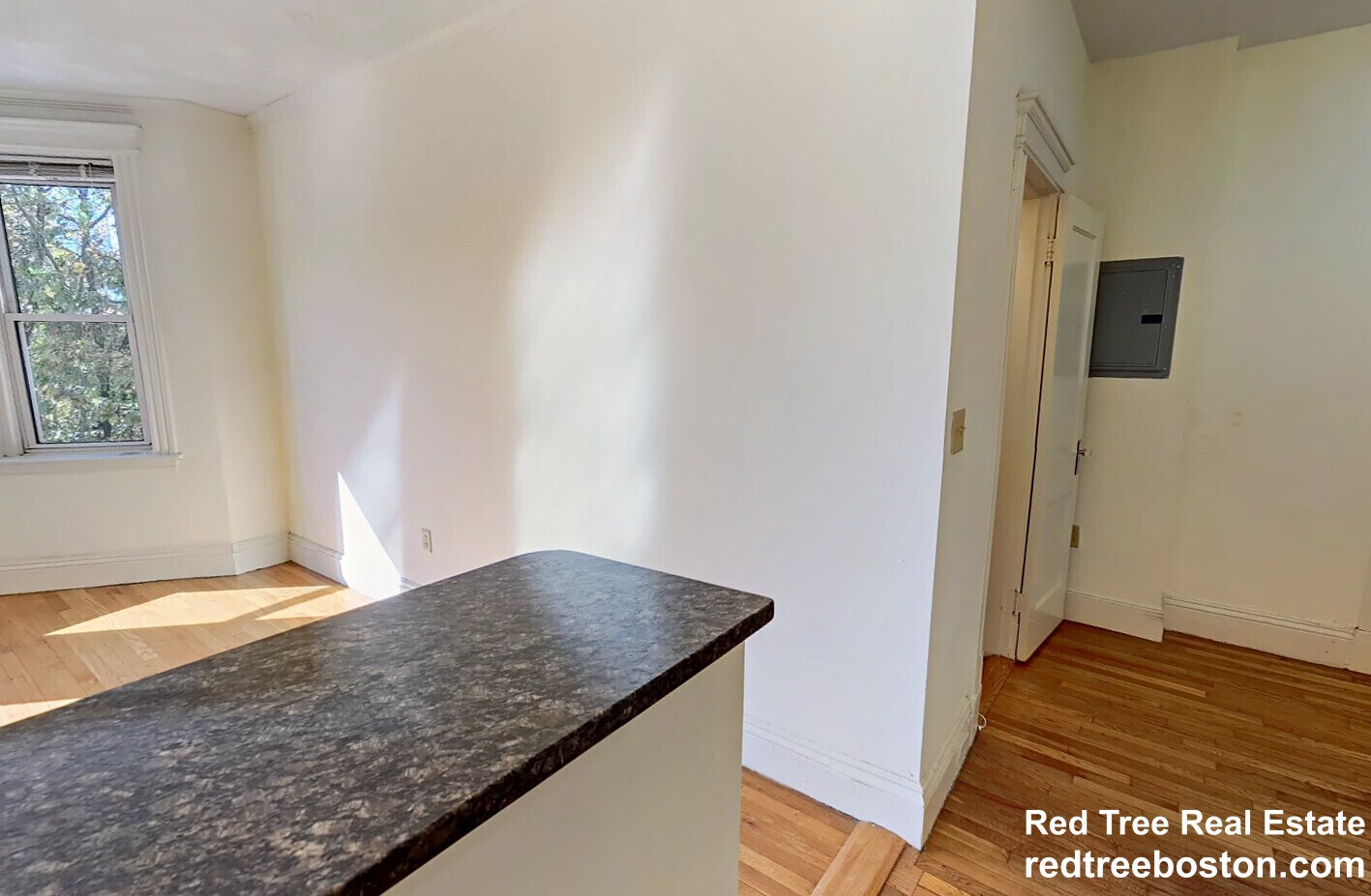 Building Photo - 195 Park Dr