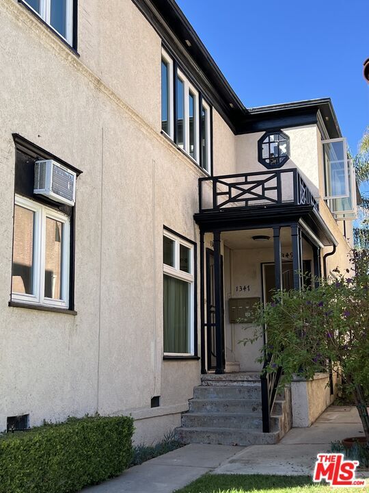 Building Photo - 1345 Masselin Ave