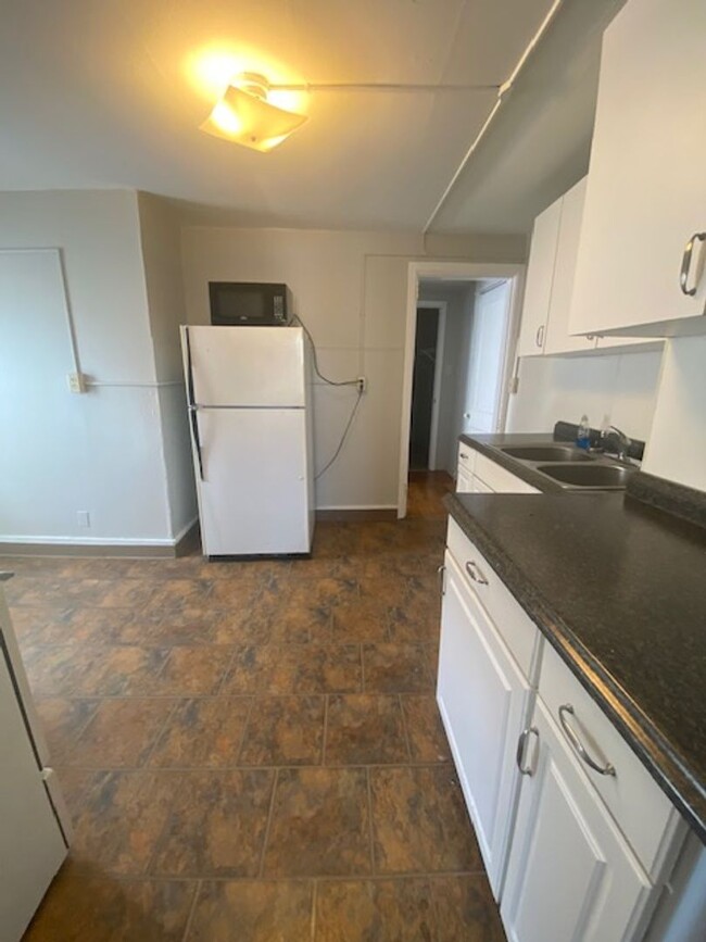 Building Photo - 1 bedroom North Shore home available NOW!