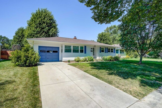 1 Car Attached Garage - 460 Hilton Dr