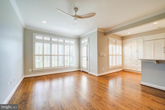Building Photo - 819 Rivergate Pl