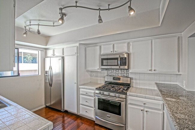 Building Photo - REMODELED, SPACIOUS & BRIGHT OCEAN-FACING CONDO IN BEAUTIFUL COMPLEX PERCHED ABOVE HOLLYWOOD RIVI...