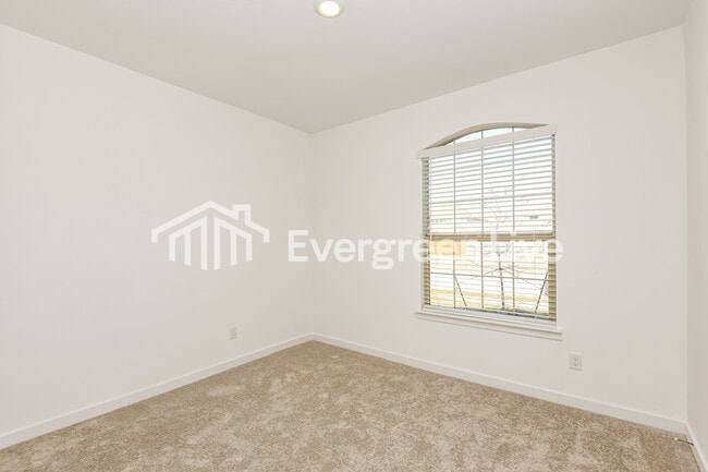 Building Photo - 1220 Dragon Wy