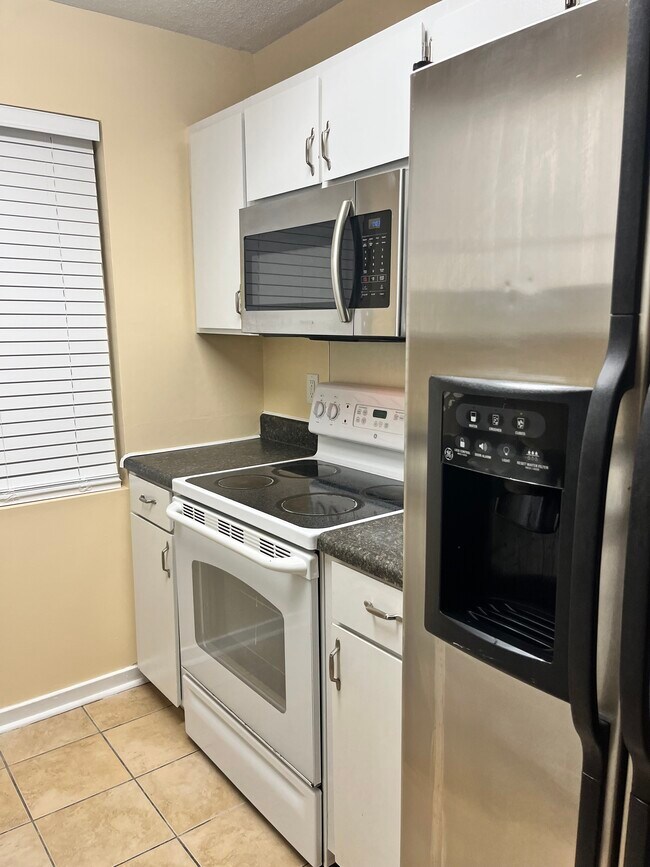 Kitchen Appliances - 4790 Champion Way