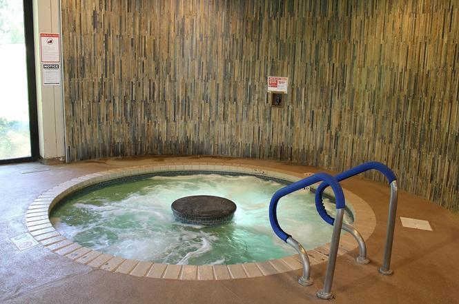 Jacuzzi - 25 Shoreline Rd