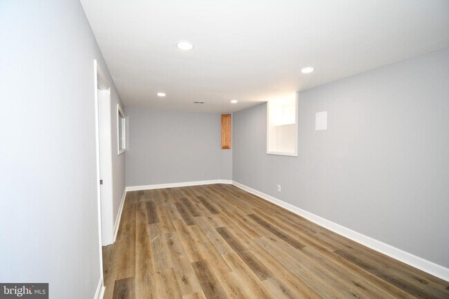 Building Photo - 1005 Woodsdale Rd