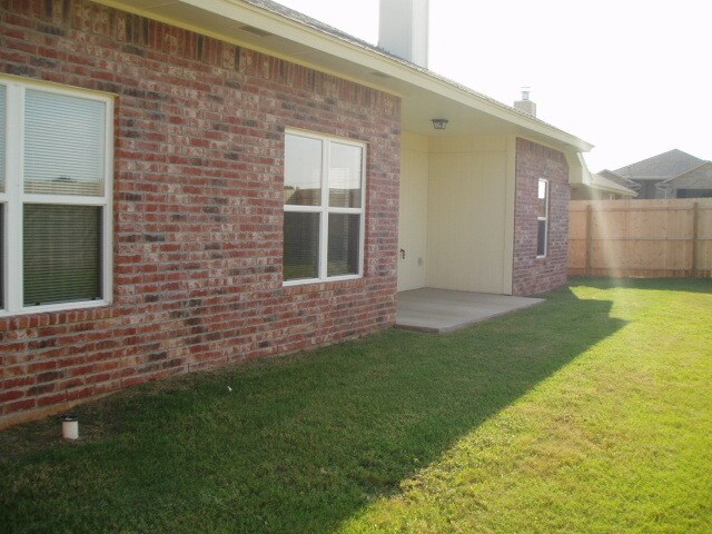 Building Photo - 3 Bed + Office - Private Master Suite - Mo...