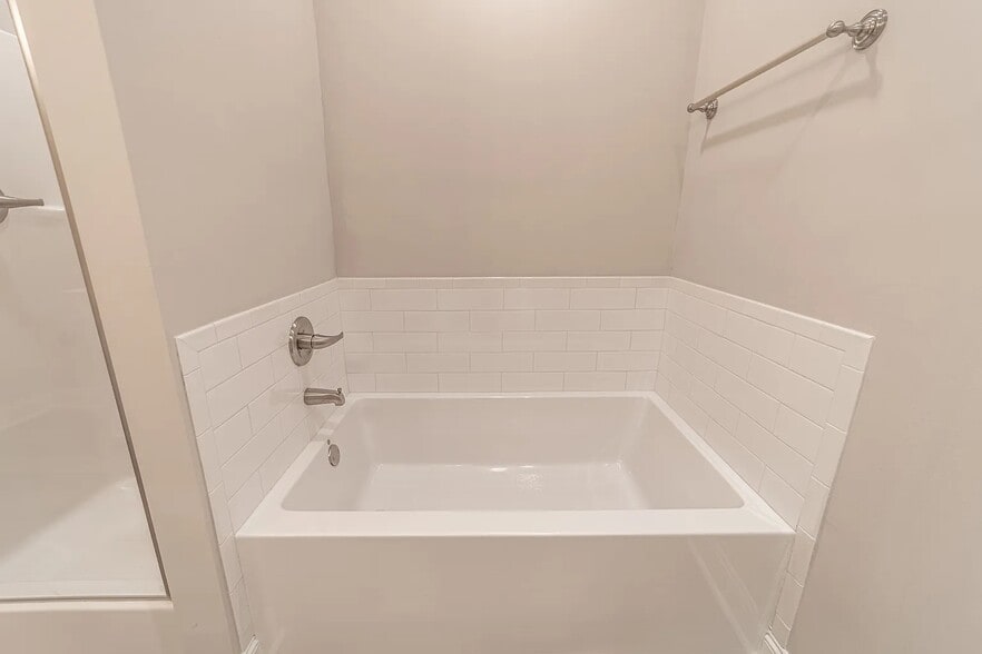 Building Photo - 133 Promenade Pl