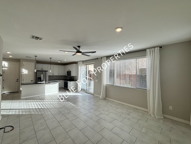 Building Photo - 1048 E Descent St