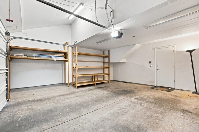 Building Photo - 320 Grapevine Pl