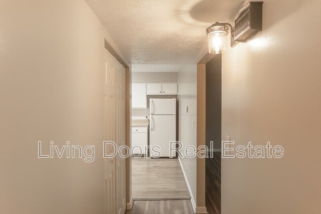 Building Photo - 4709 Gladstone St