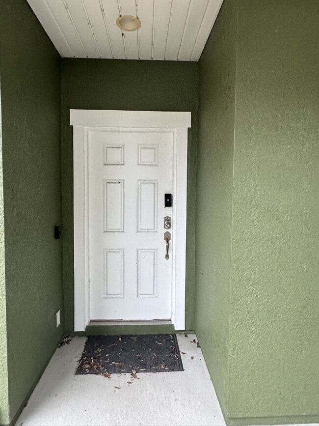 Building Photo - For Rent