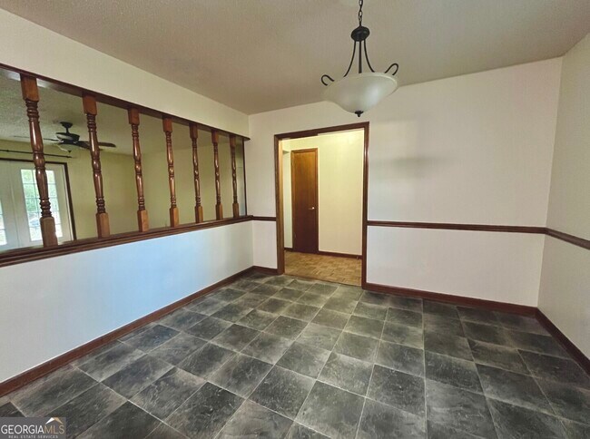 Building Photo - 204 Tanglewood Dr