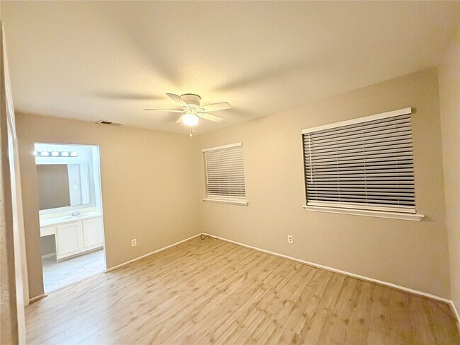 Building Photo - 12847 Briarwest Cir