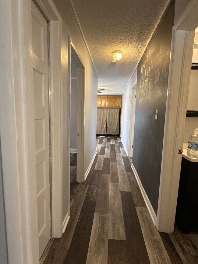 Building Photo - "Cozy 3-Bed, 2-Bath Gem on Cypress Avenue with 1375 Sq Ft of Space in Huntsville!"