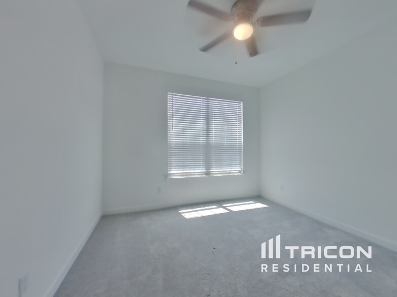 Building Photo - 2700 Brushy Lk Dr